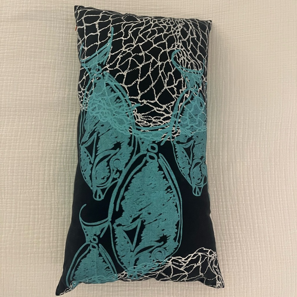 Kealopiko lumbar pillow and case